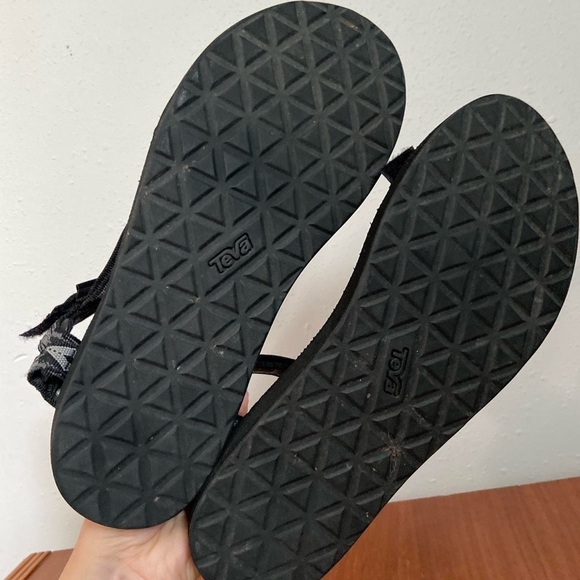 Teva 'UNIVERSAL' Double Diamond
Black Multi Strap-On Sandals - Picture 6 of 7